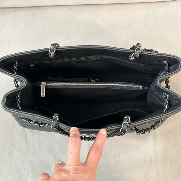 Chanel Caviar leather timeless shoulder tote - Picture 7 of 10